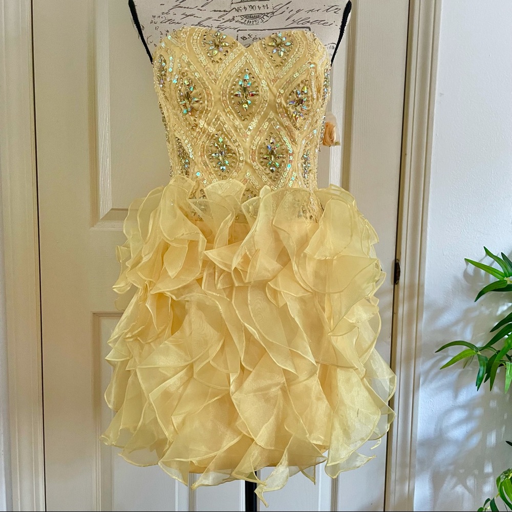 CINDERELLA Yellow Sequin Ruffle Sweetheart Dress Gown Size 6